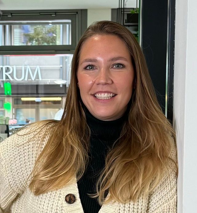 Madeleine  Kamprakis
