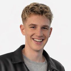 Elias  Peters