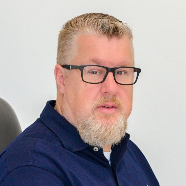 Dirk  Scholten