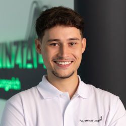 Elias  Schneider
