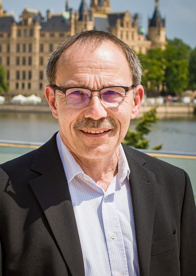 J. Reinholz