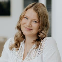 Nina Carle